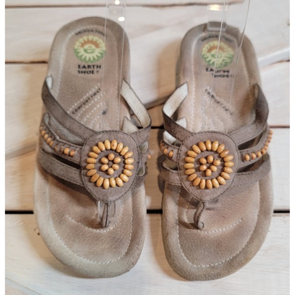 Earth Shoes Cinnamon 6.5 Leather Comfort Sandals Flats Brown Tan Beaded Gelron - Picture 1 of 12